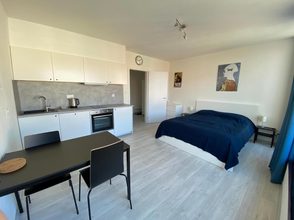 פלזן Cozy Studio With Garage In The City Center מראה חיצוני תמונה
